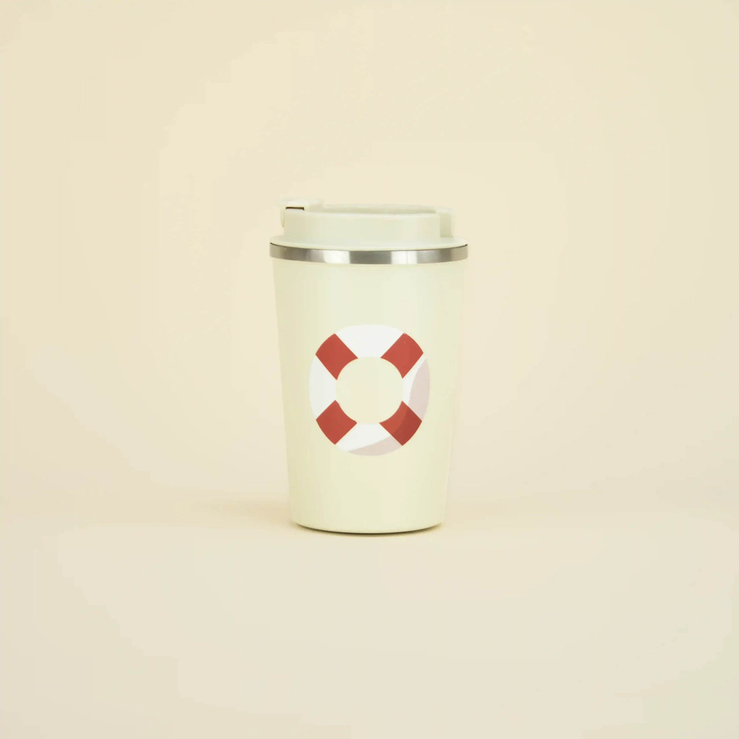 Pack 'Summer Time': MATT BEIGE Taza take away beige personalizada con una ilustración de un flotador rojo y blanco