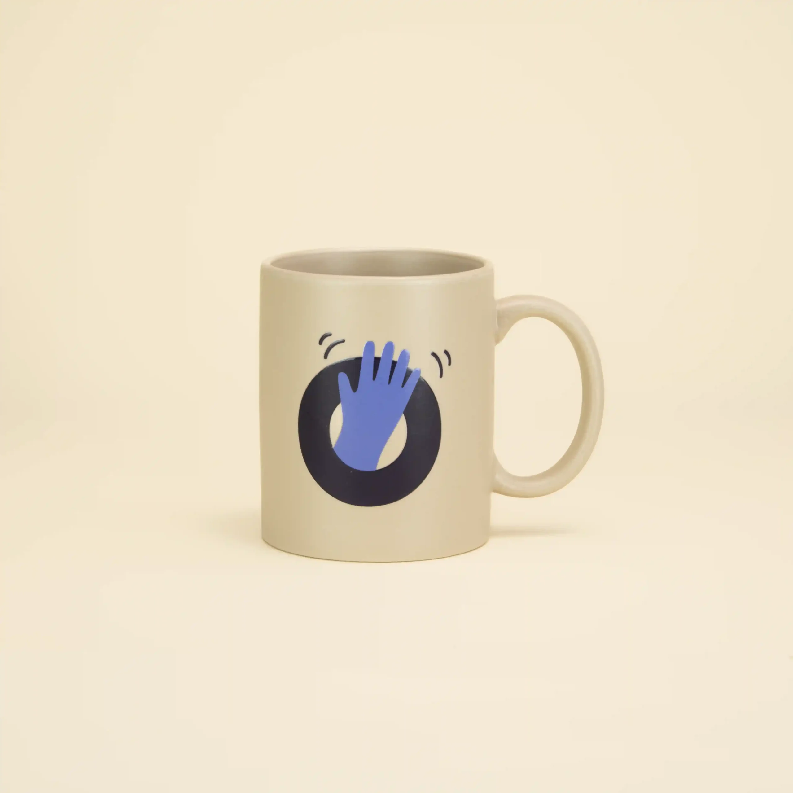 Pack 'Welcome to the team': VANILLE Taza de cerámica beige personalizada con una ilustración en color azul