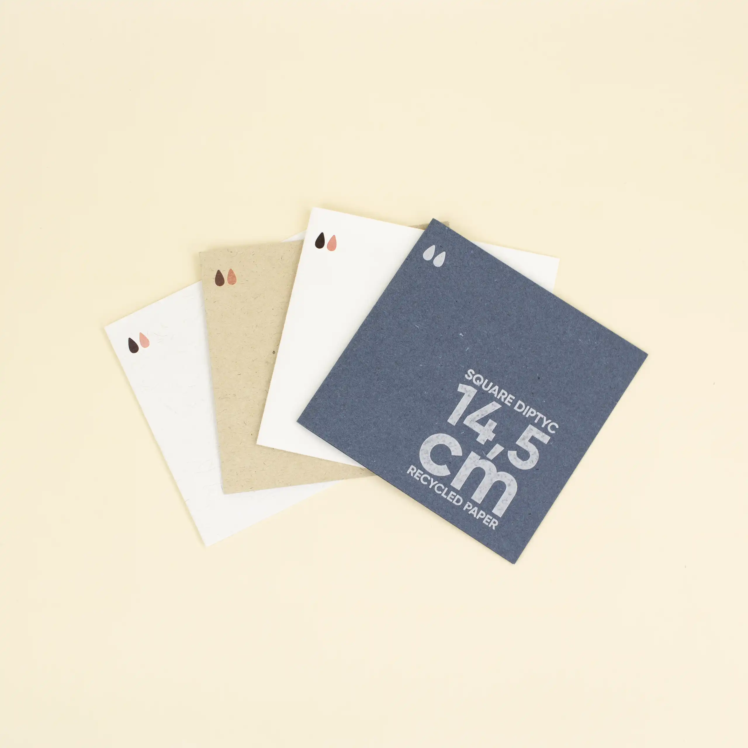 Díptico de papel ecológico cuadrado Cuatro dípticos cuadrados impresos en papel ecológico