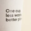 Vaso reutilizable de cáscara de arroz con frase en primer plano