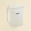 Mochila roll top personalizada blanca a un color sobre fondo beige