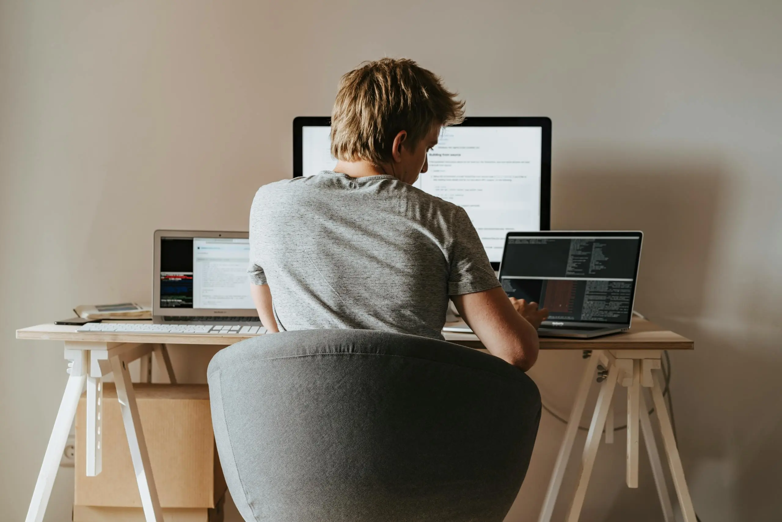 ¿Qué regalar a empleados que trabajan desde casa? Ideas de regalos para tus equipos en remoto