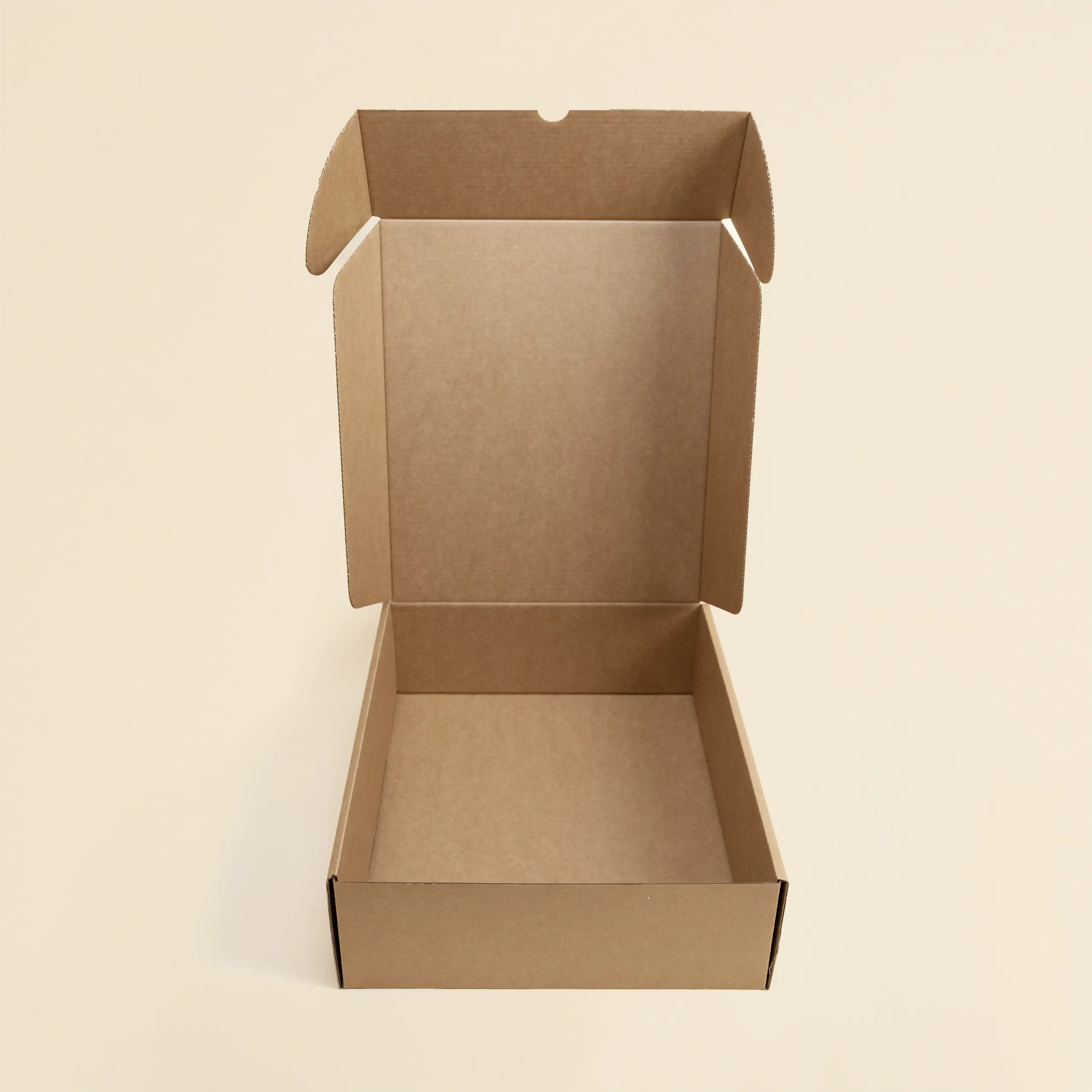 Caja M personalizada vacía abierta