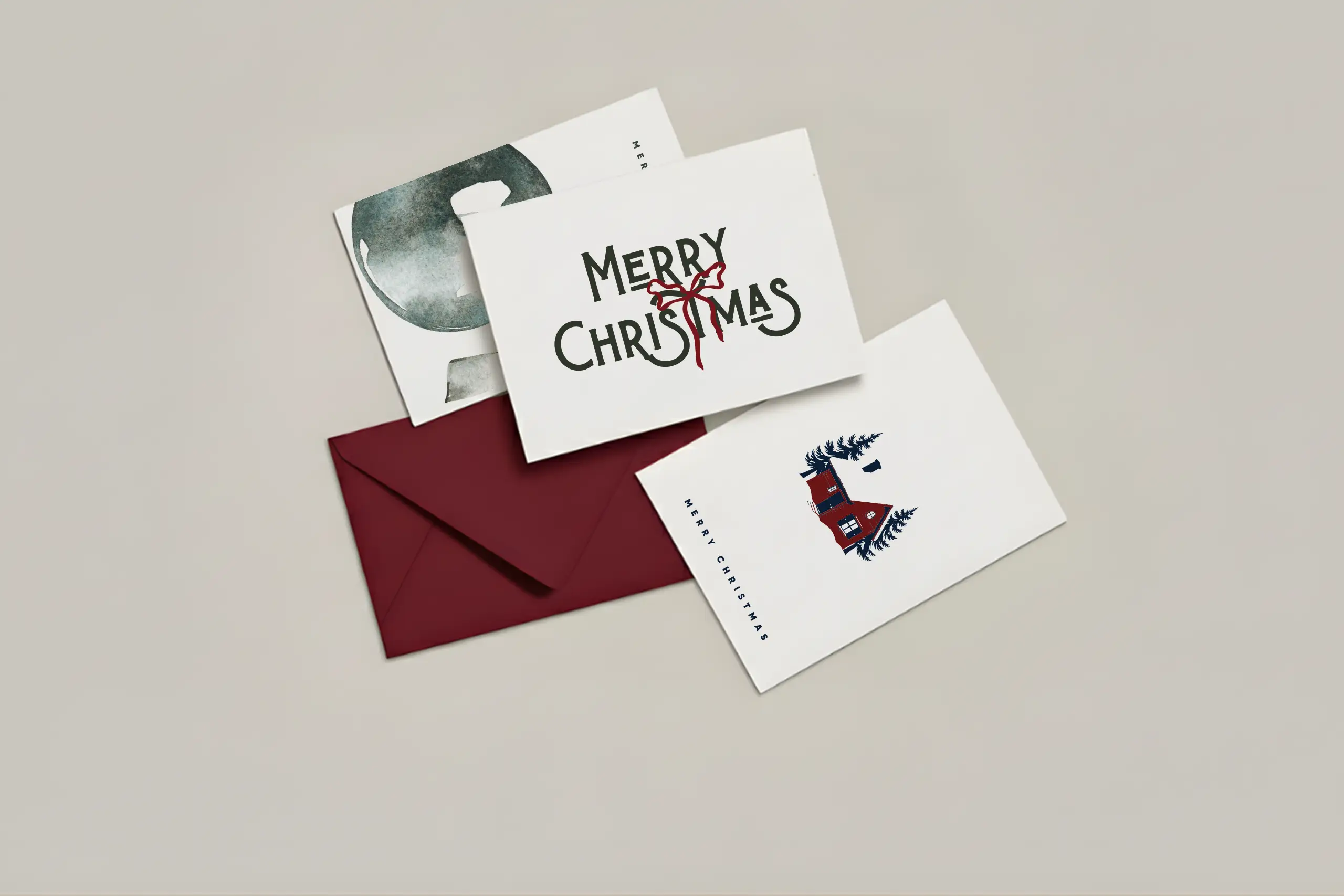 3 felicitaciones de Navidad impresas en papel plantable con diferentes diseños y un sobre rojo
