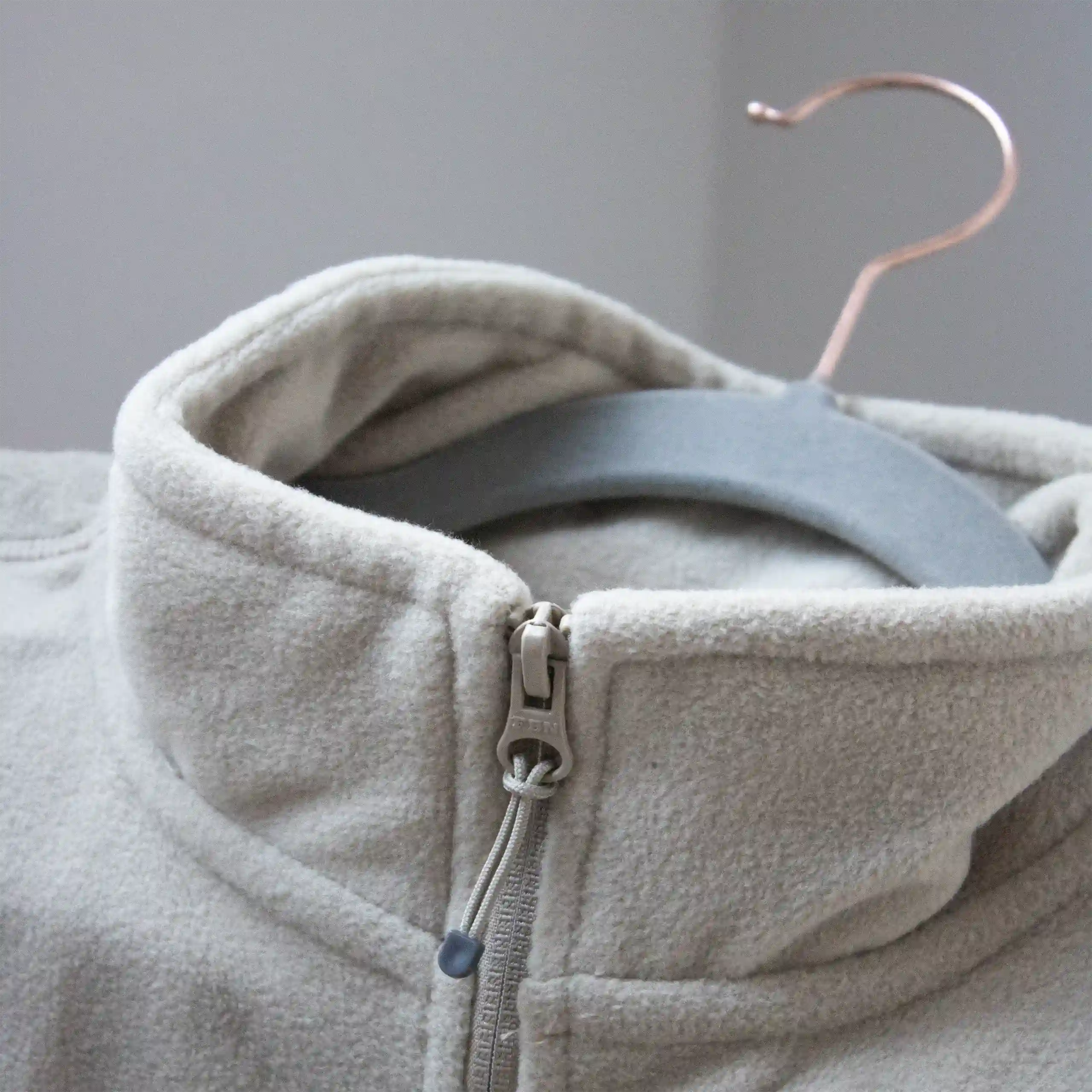 Chaleco polar personalizado beige de detalle de cremallera