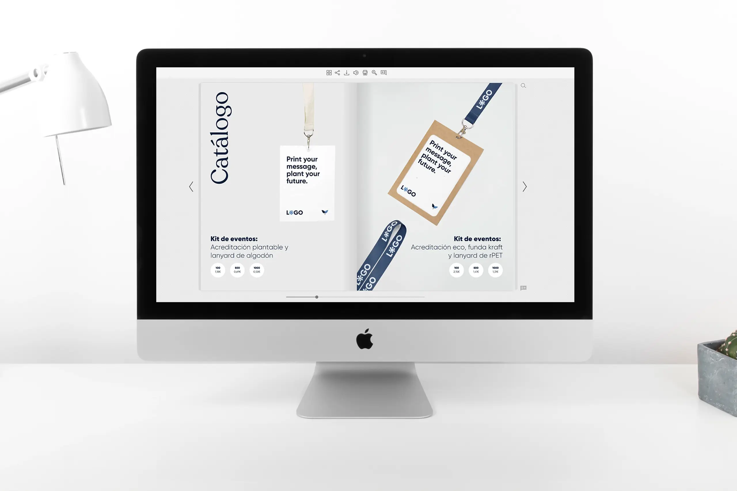 Catálogo Sheedo Studio Ordenador mostrando la pantalla con un catálogo digital de regalos ecológicos para empresas