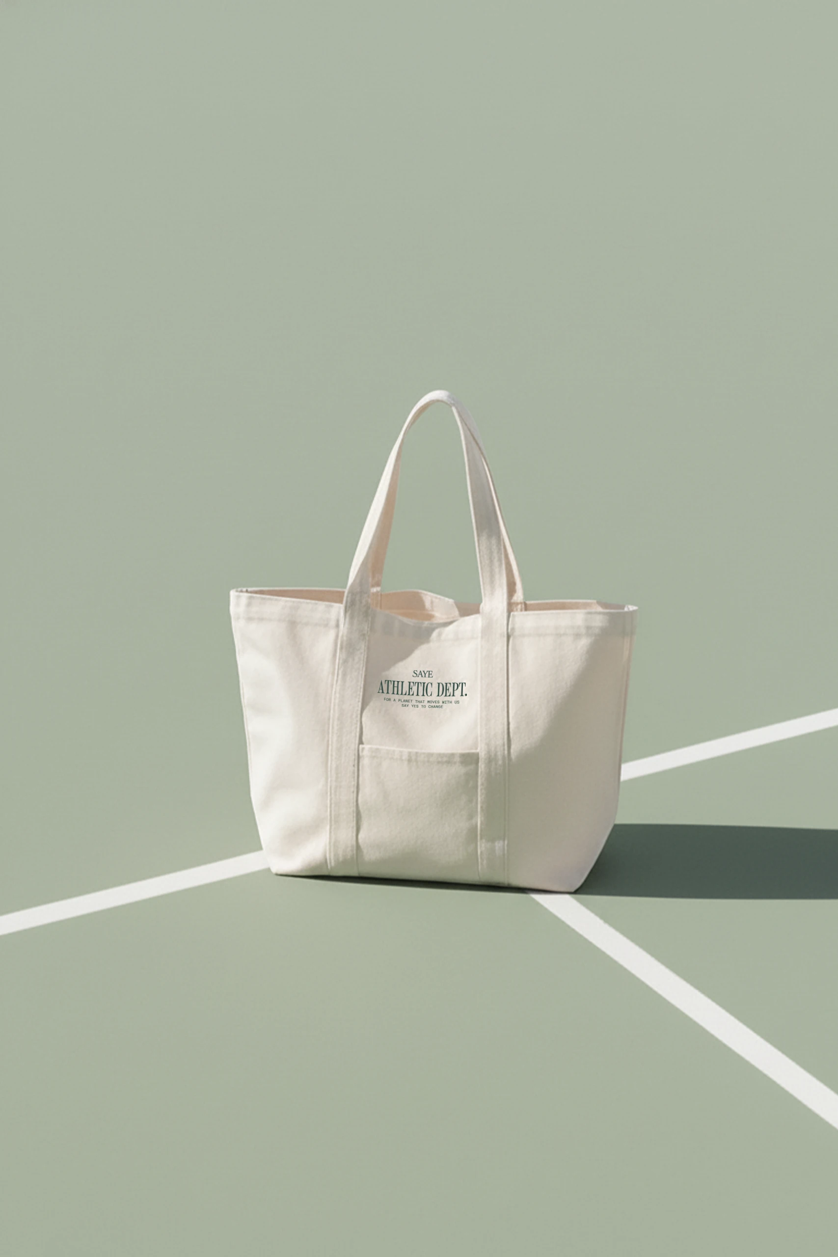 Tote bag personalizada y sostenible en un campo de tenis