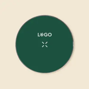 Cargador inalámbrico verde personalizado con la palabra 'LOGO'