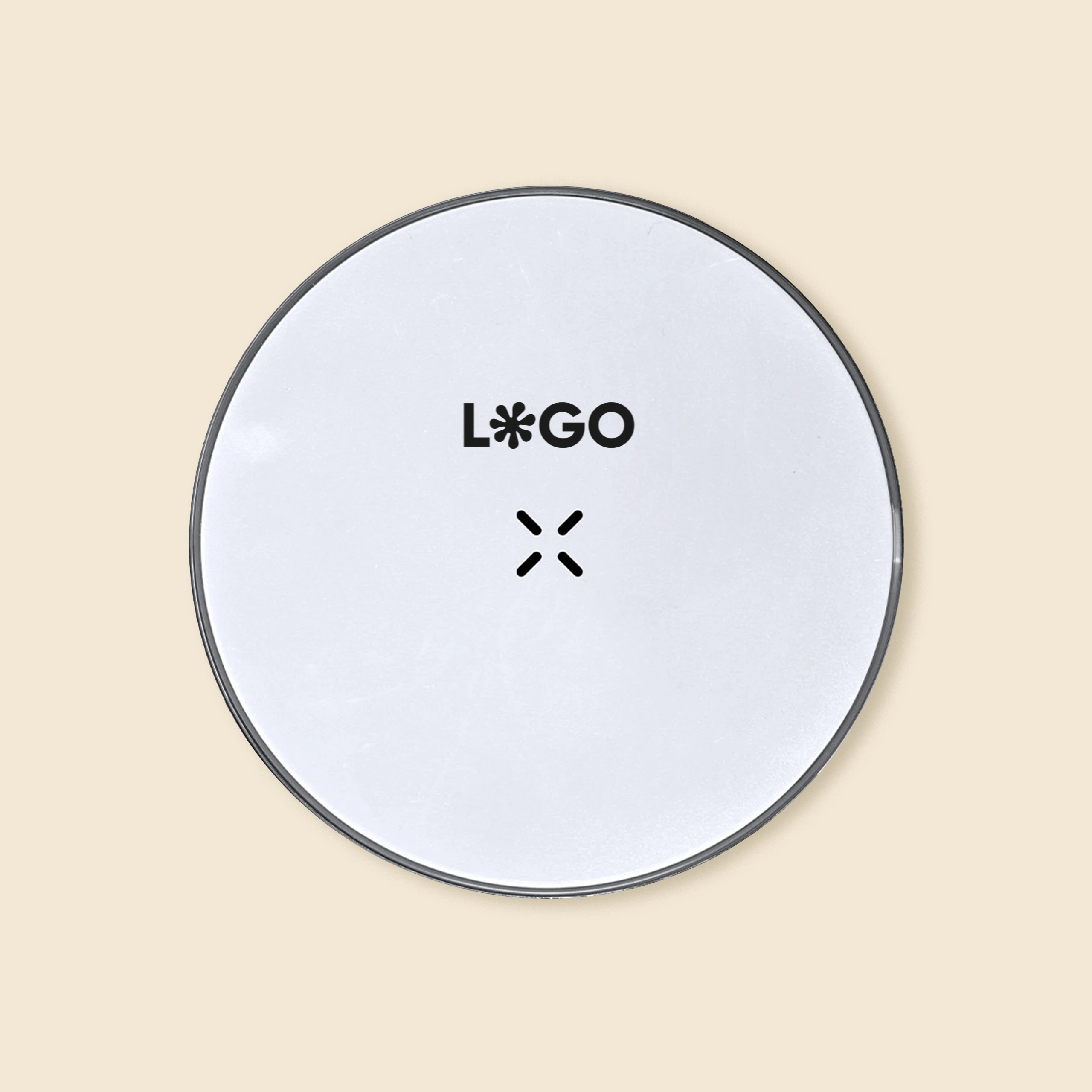 Cargador inalámbrico blanco personalizado con la palabra 'LOGO'