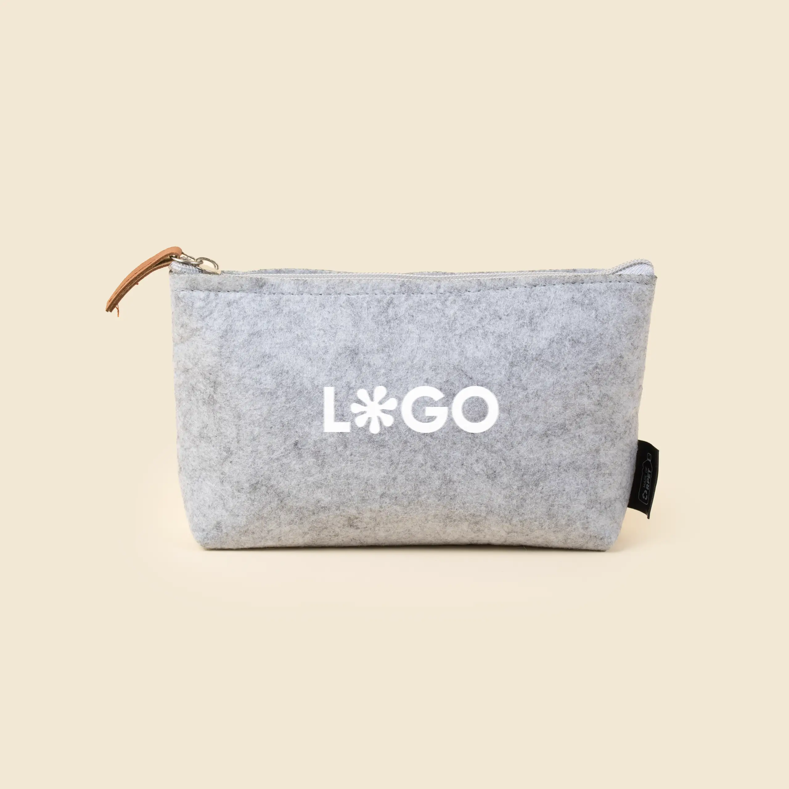 Neceser de viaje personalizado ARLO Un neceser de viaje de color gris personalizado con la palabra logo en blanco