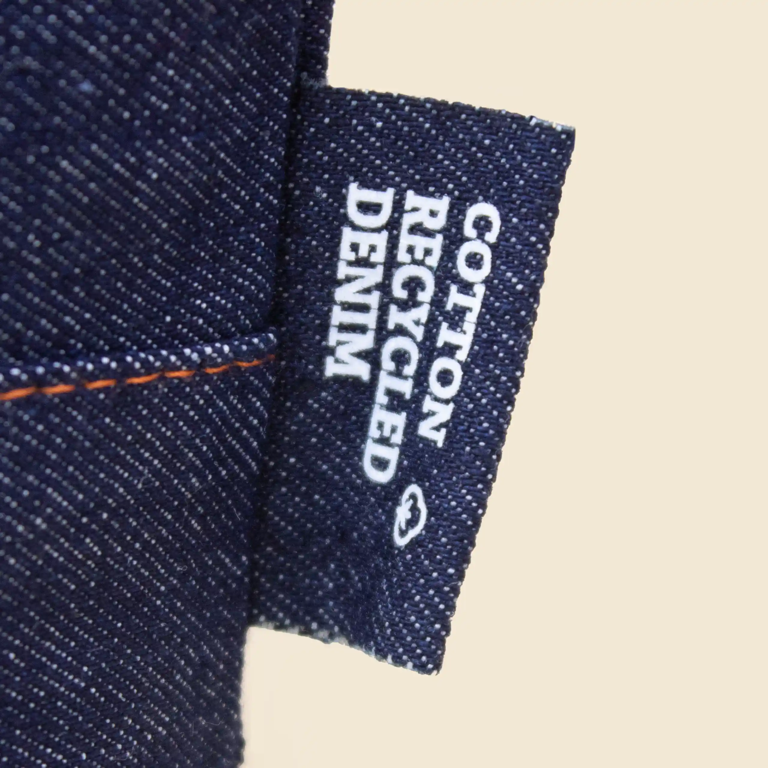 Neceser vaquero personalizado NUDO Etiqueta de algodón reciclado en un neceser de vaquero