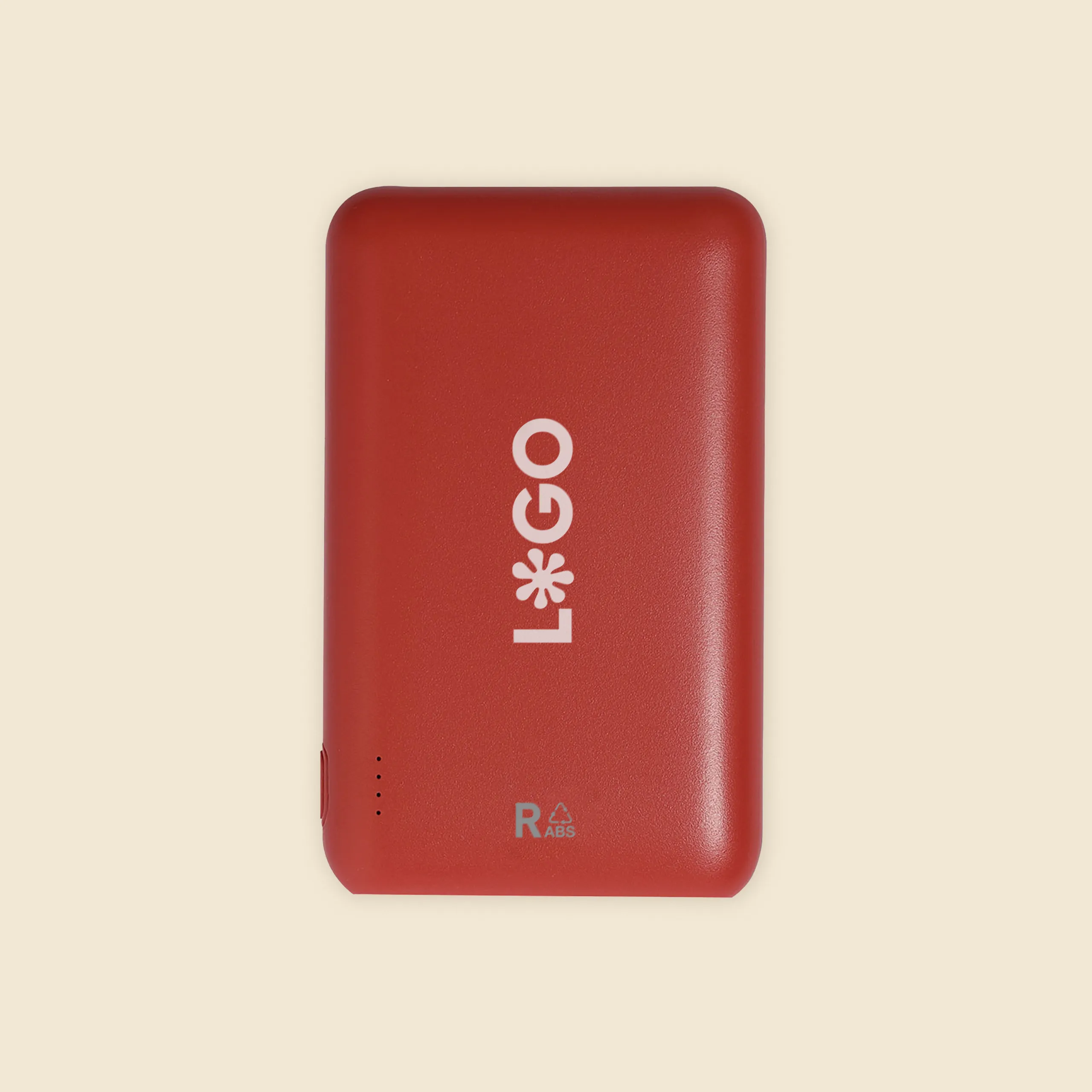 Batería externa de color rojo personalizada con la palabra "LOGO" en blanco