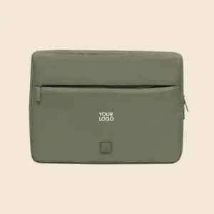 Funda de portátil verde de la marca Lefrik personalizada con el texto "YOUR LOGO" en blanco