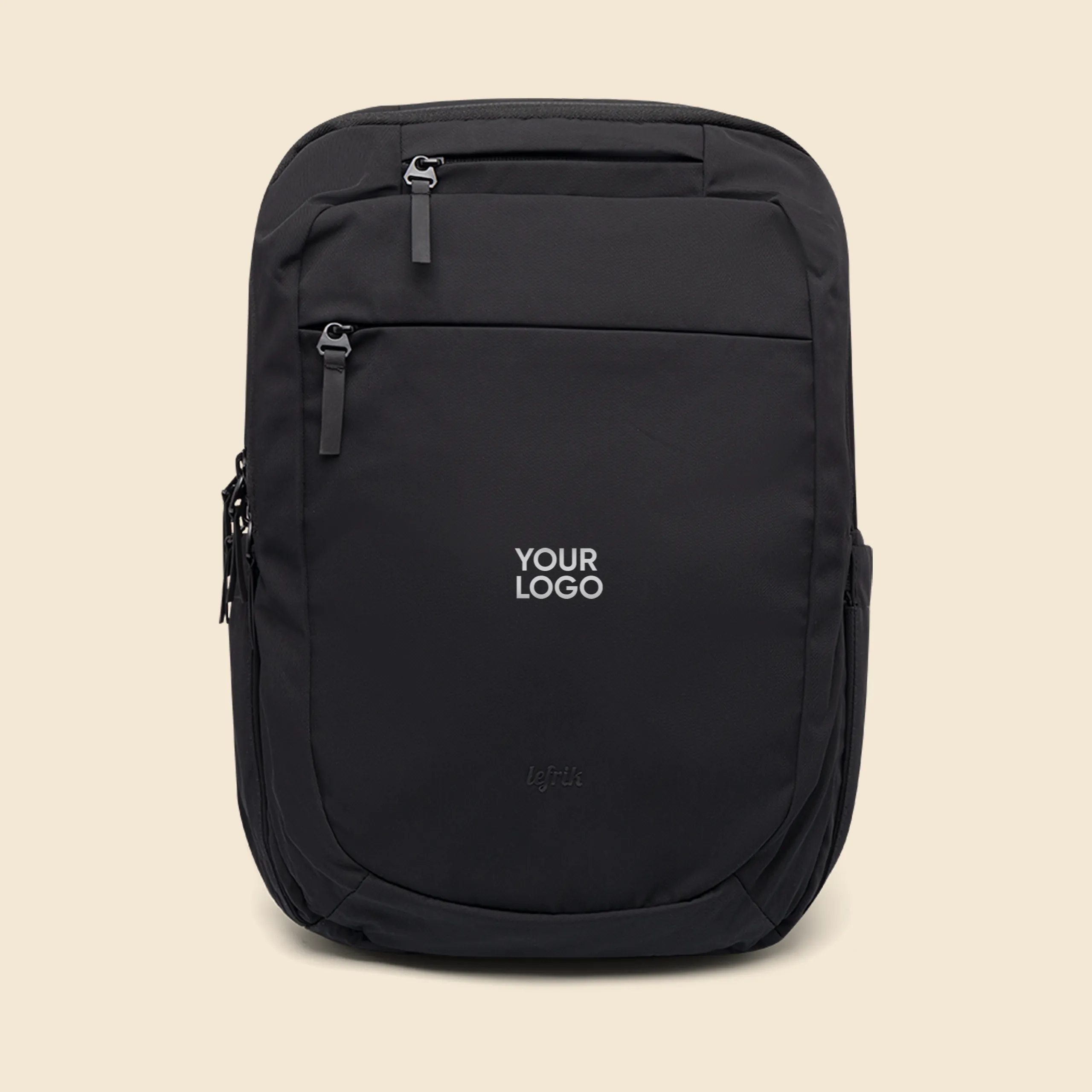 Mochila personalizada LEFRIK 101 Mochila nagra de la marca Lefrik personalizada con el texto "YOUR LOGO" en blanco