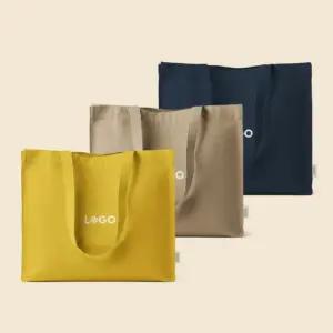 Bolsa tote personalizada. Fabricada en algodón reciclado. De color beige, amarillo y azul. Personalización a todo color.