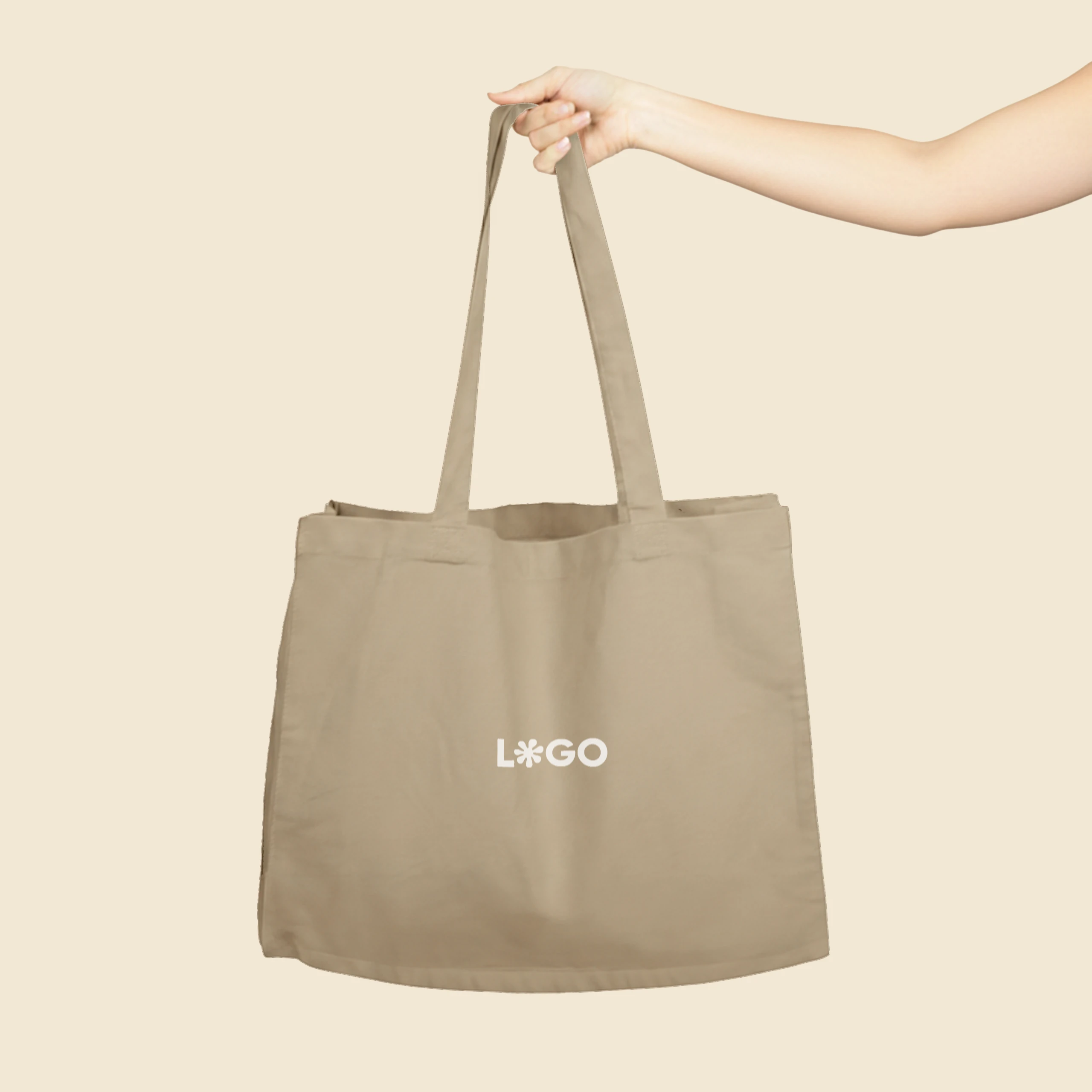 Bolsa tote personalizada GAIA Bolsa tote personalizada. Fabricada en algodón reciclado. De color beige y personalización a todo color.