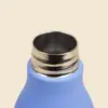 Botella térmica reciclada. Con capacidad de 500ml. De color azul y personalizable a todo color. Con tapa enroscable.