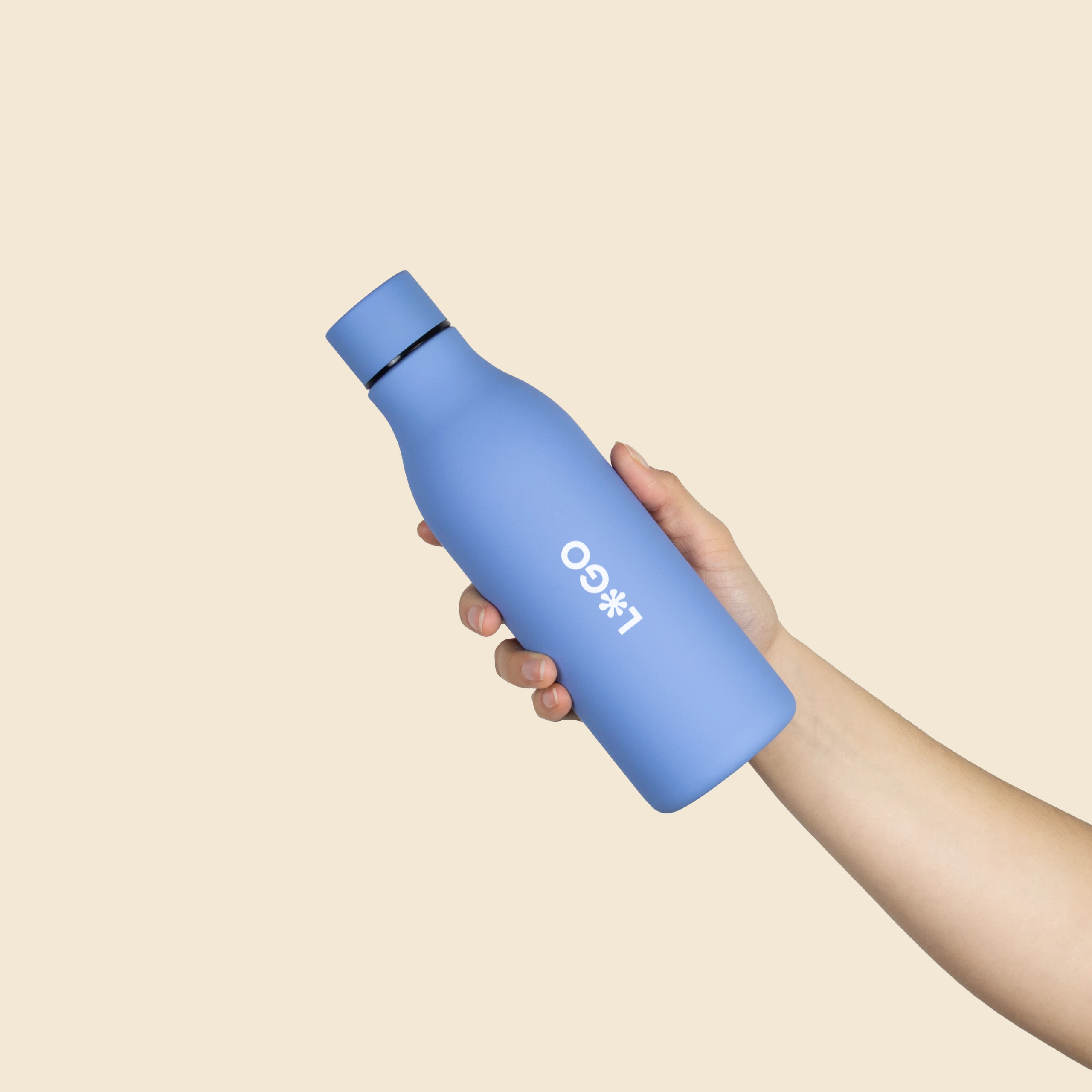 Botella térmica reciclada. Con capacidad de 500ml. De color azul y personalizable a todo color.