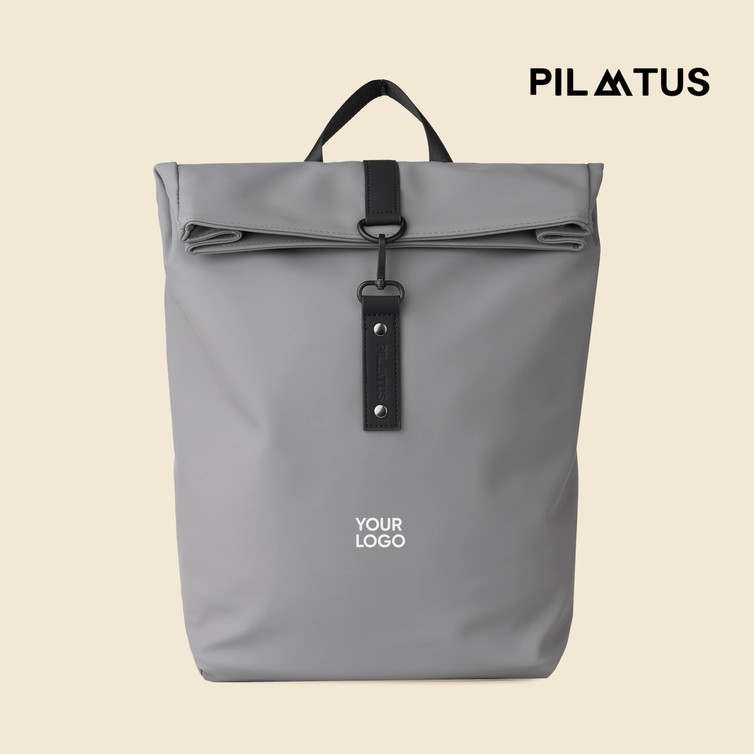 Mochila enrollable de la marca Pilatus , de color gris y con personalización a 1 tinta.