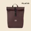 Mochila enrollable de la marca Pilatus , de color bourdeos y con personalización a 1 tinta.