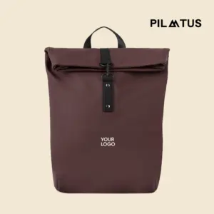 Mochila enrollable de la marca Pilatus , de color bourdeos y con personalización a 1 tinta.