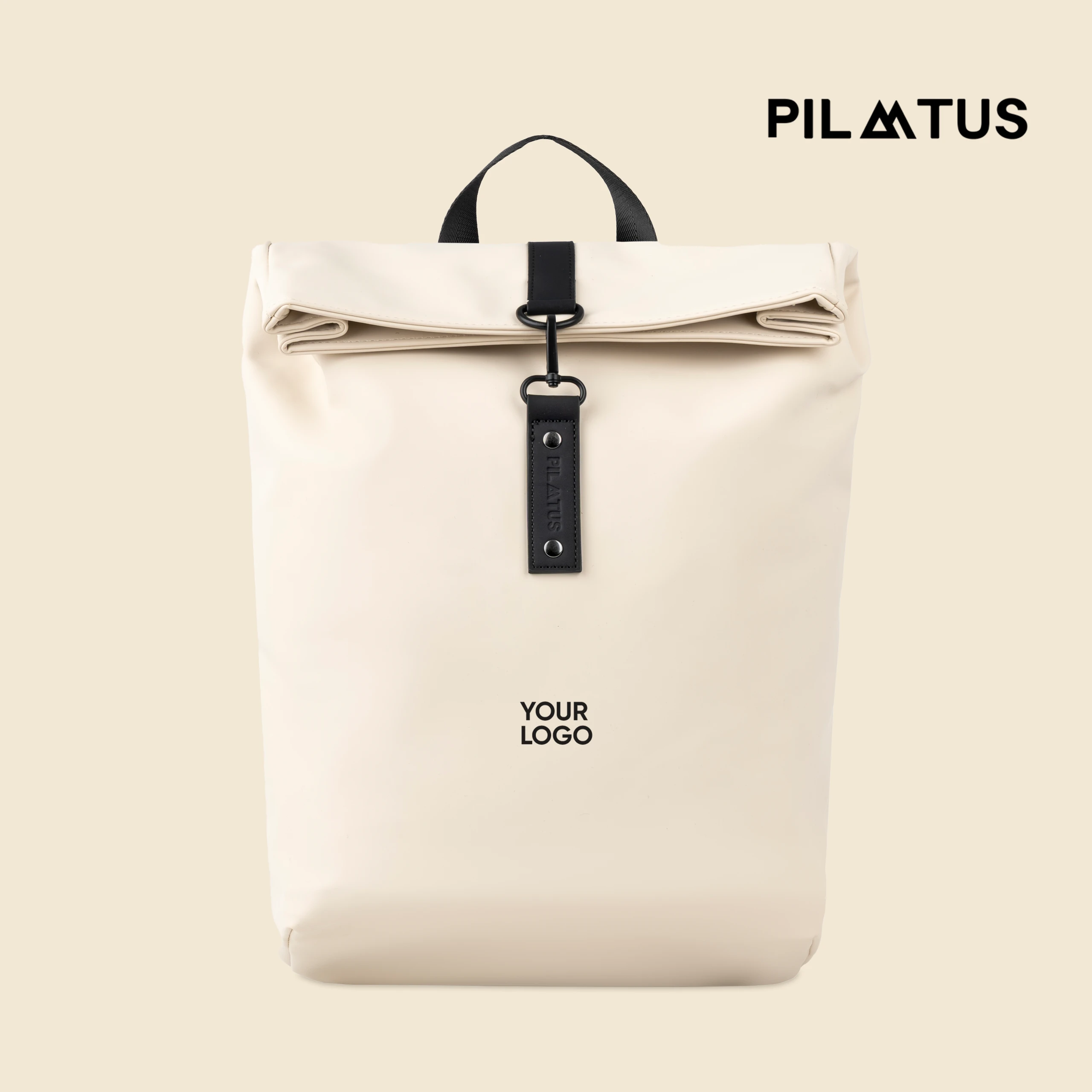 Mochila enrollable de la marca Pilatus , de color beige y con personalización a 1 tinta.