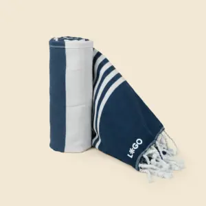 Pareo personalizado, 100% algodón , a rayas de color azul marino y flecos.