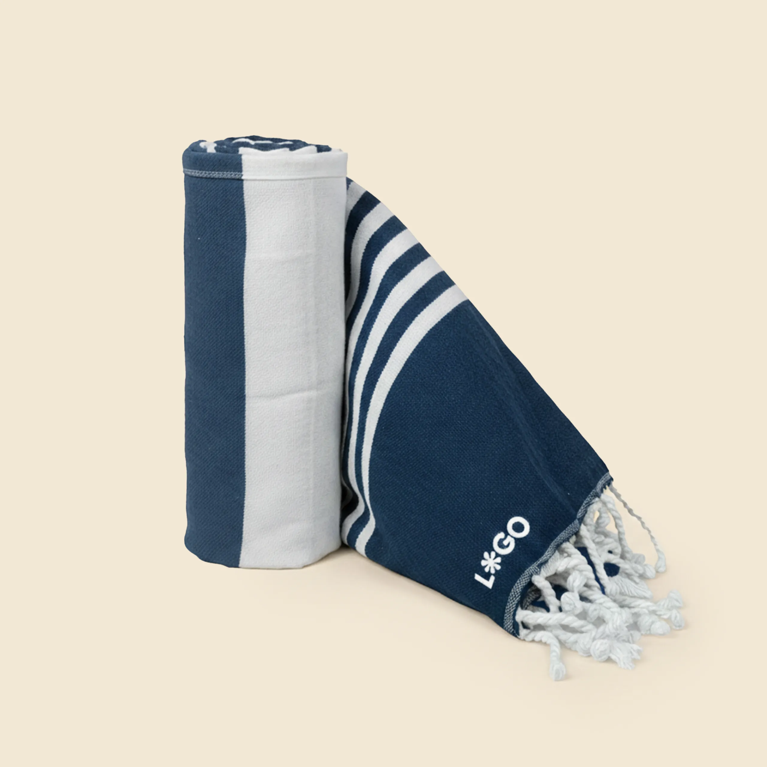 Pareo personalizado, 100% algodón , a rayas de color azul marino y flecos.