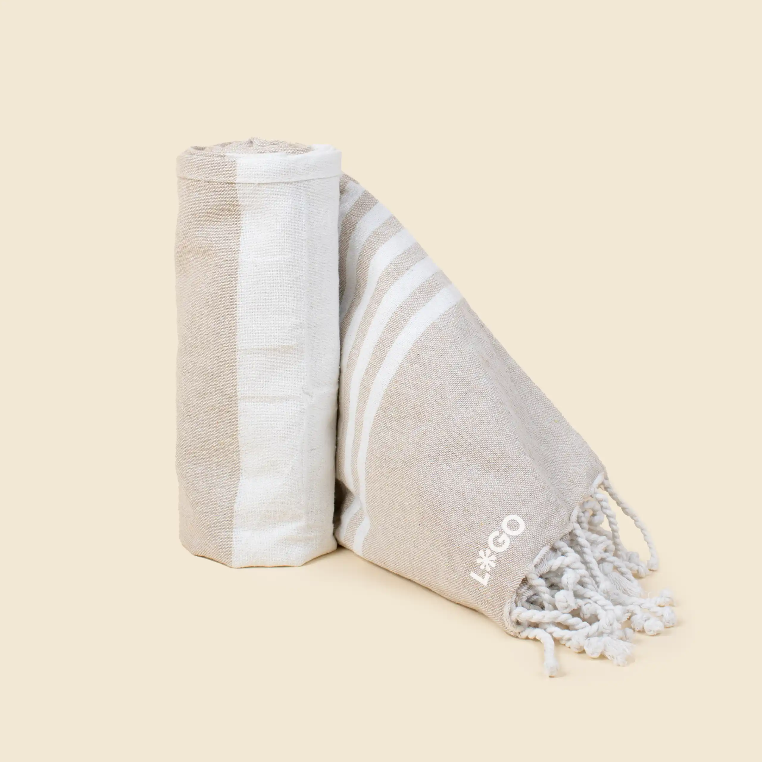 Fouta pèrsonalisée - 100% Coton ELIO Pareo personalizado, 100% algodón , a rayas de color beige y flecos.