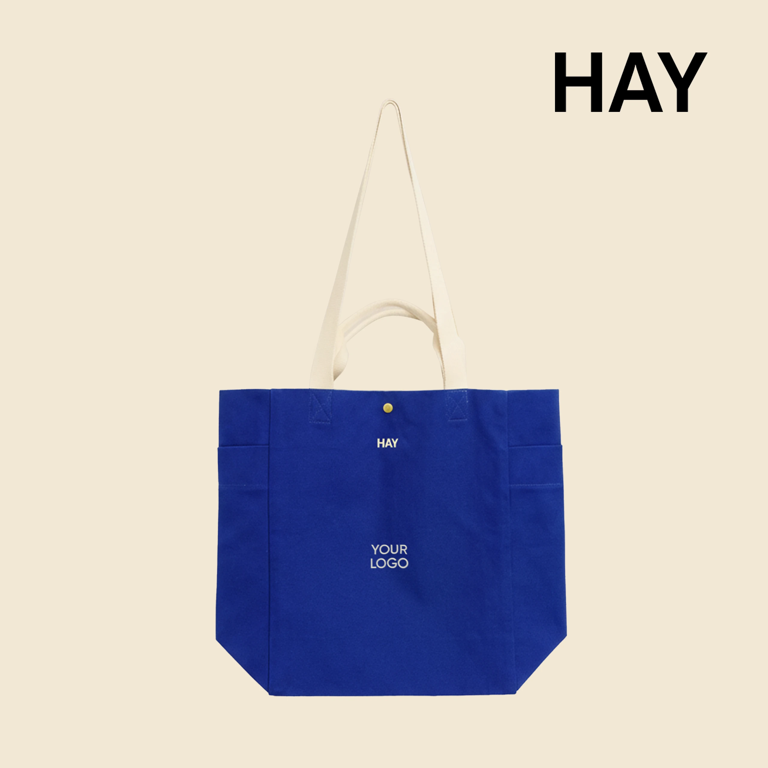 Bolsa tote de algodón orgánico de la marca HAY. Personalizable a todo color y a un color. De color azul y asas beige.