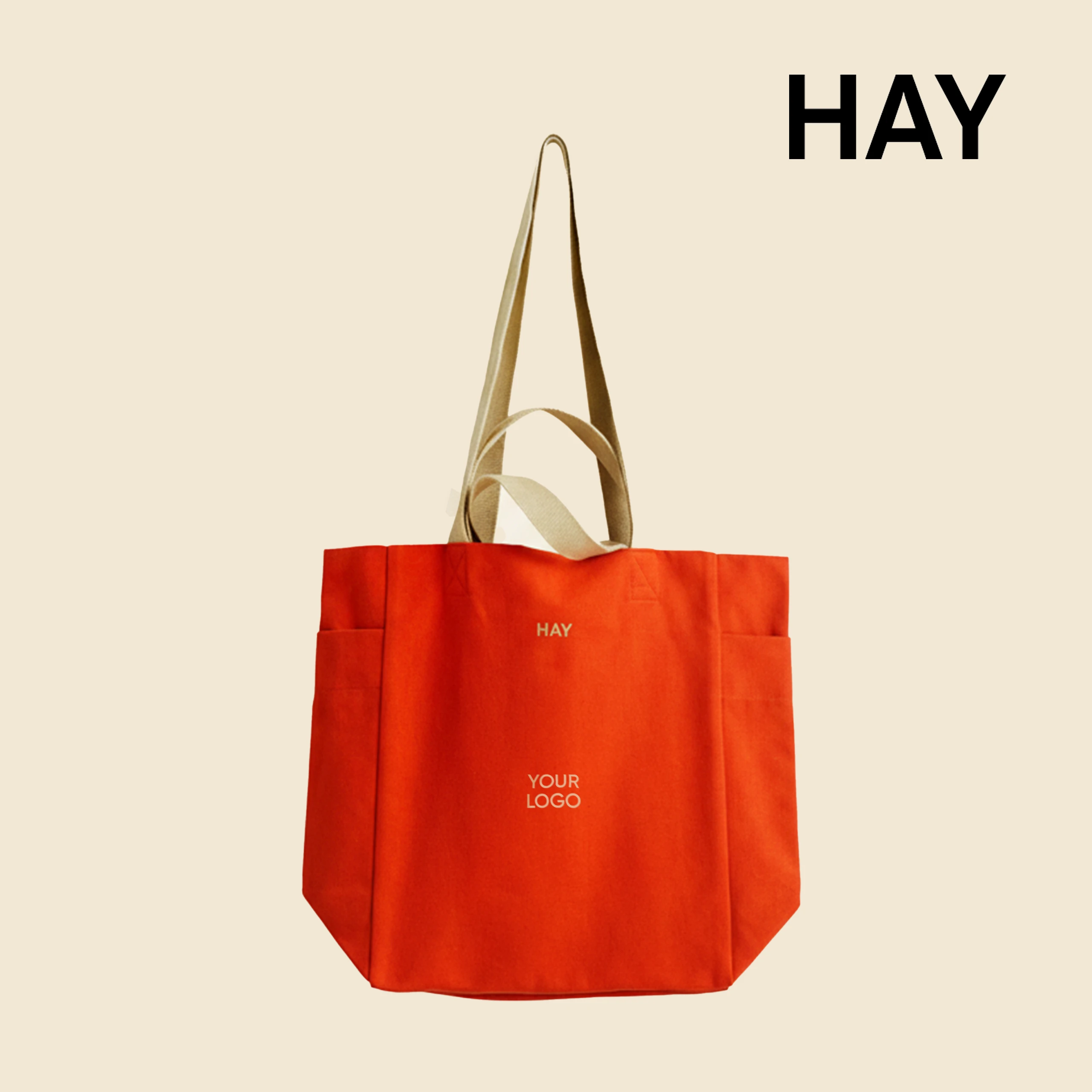 Bolsa tote de algodón orgánico de la marca HAY. Personalizable a todo color y a un color. De color rojo y asas beige.