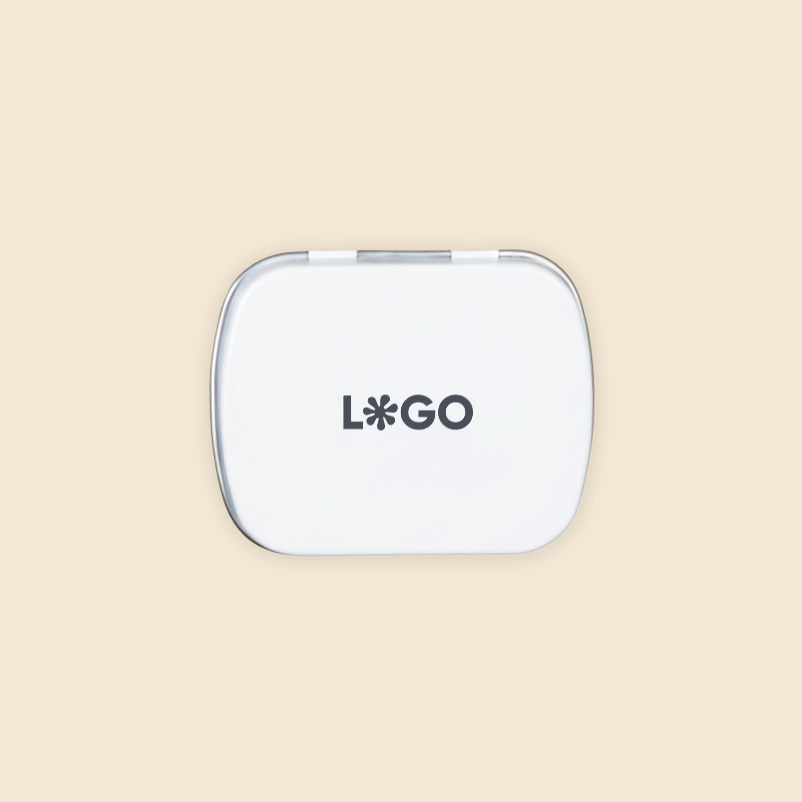 Caja de caramelos blanca personalizada con la palabra LOGO en negro