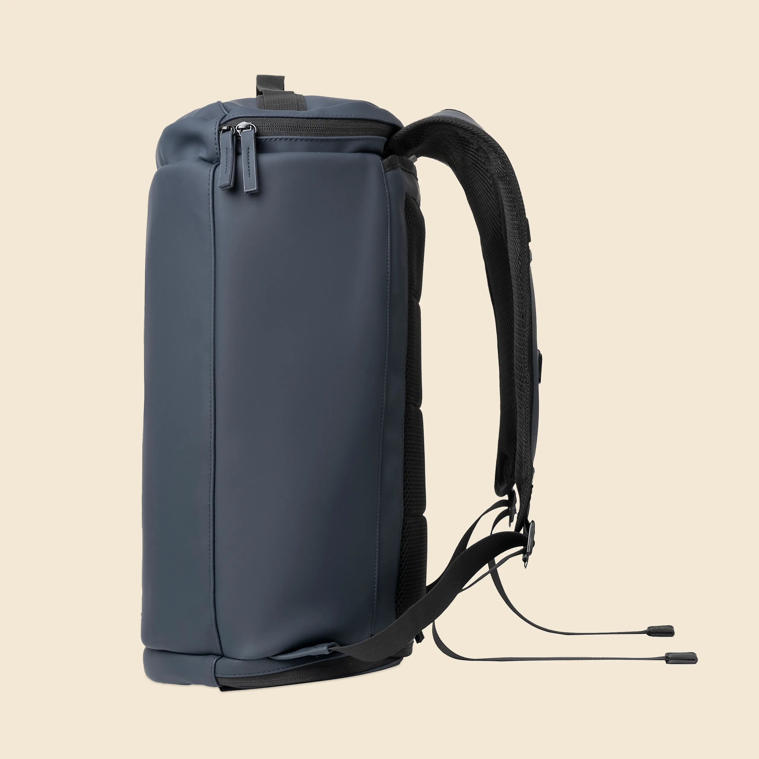 Mochila diaria - Pilatus Explore Mochila de diario de la marca Pilatus , de color azul marino y con personalización a 1 tinta. De perspectiva lateral.