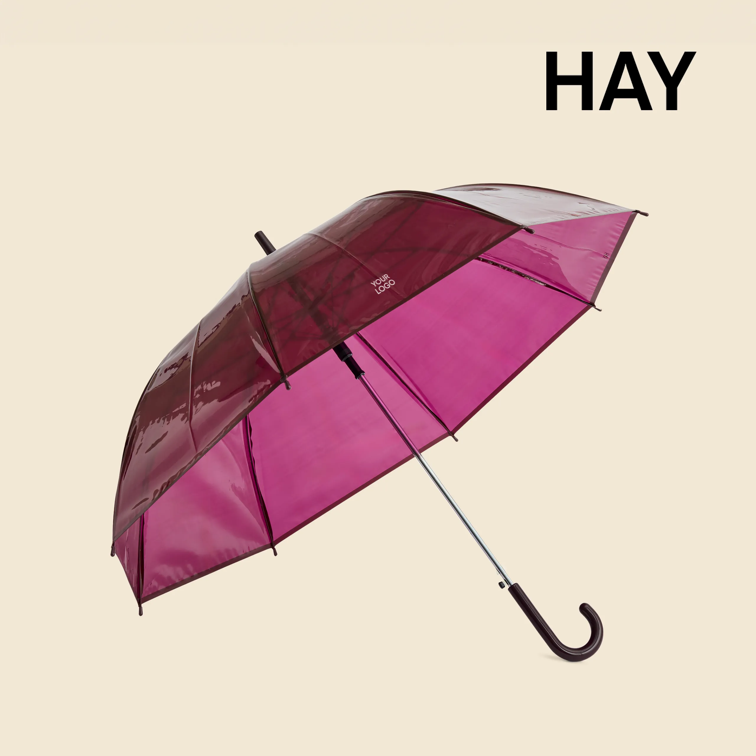 Paraguas de diseño púrpura transparente de la marca HAY. Con varillas de fibra de vidrio y mango curvado.