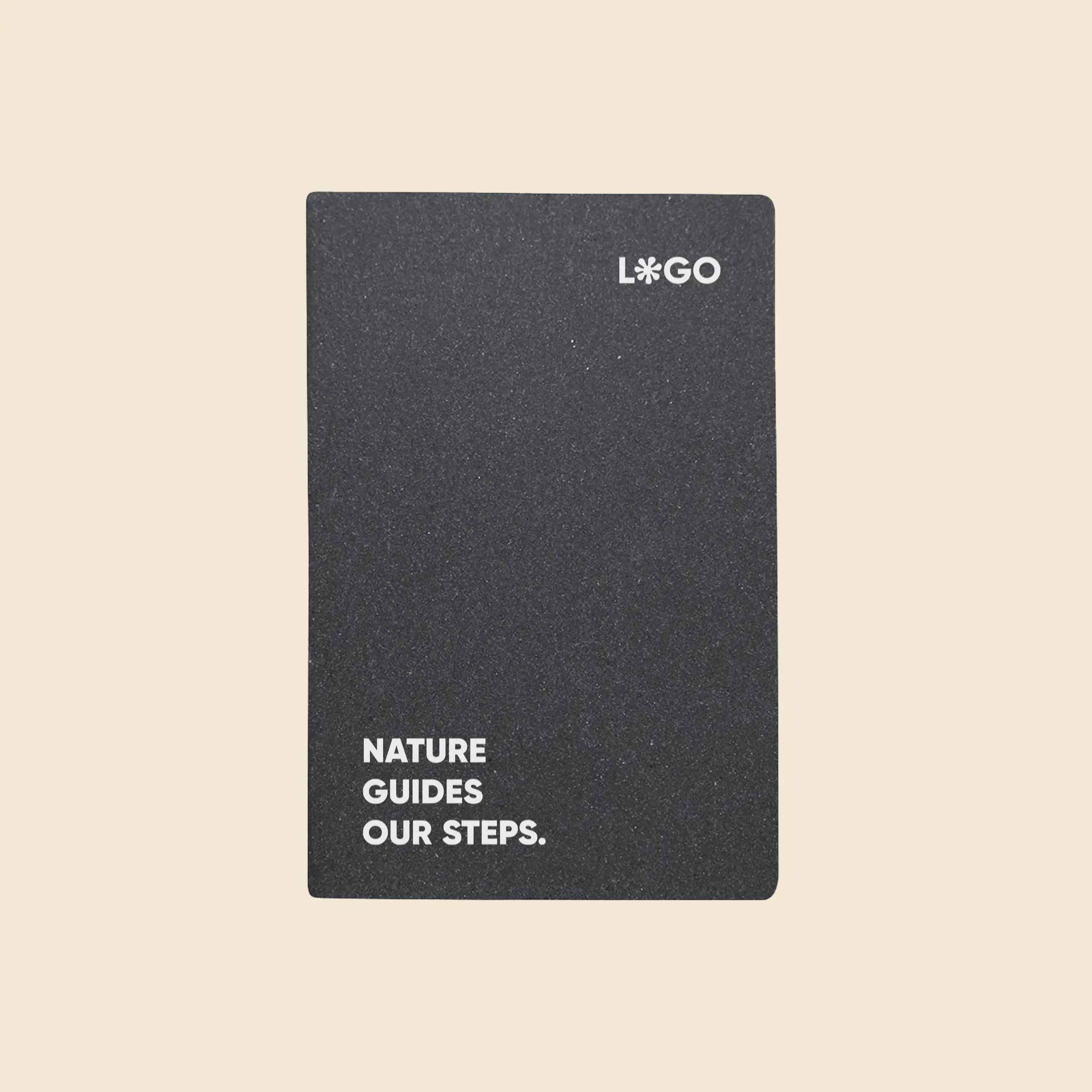 Cuaderno de cuero negro personalizado a una tinta.