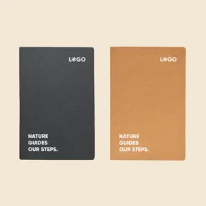 Cuaderno de cuero marrón y negro personalizado a una tinta.