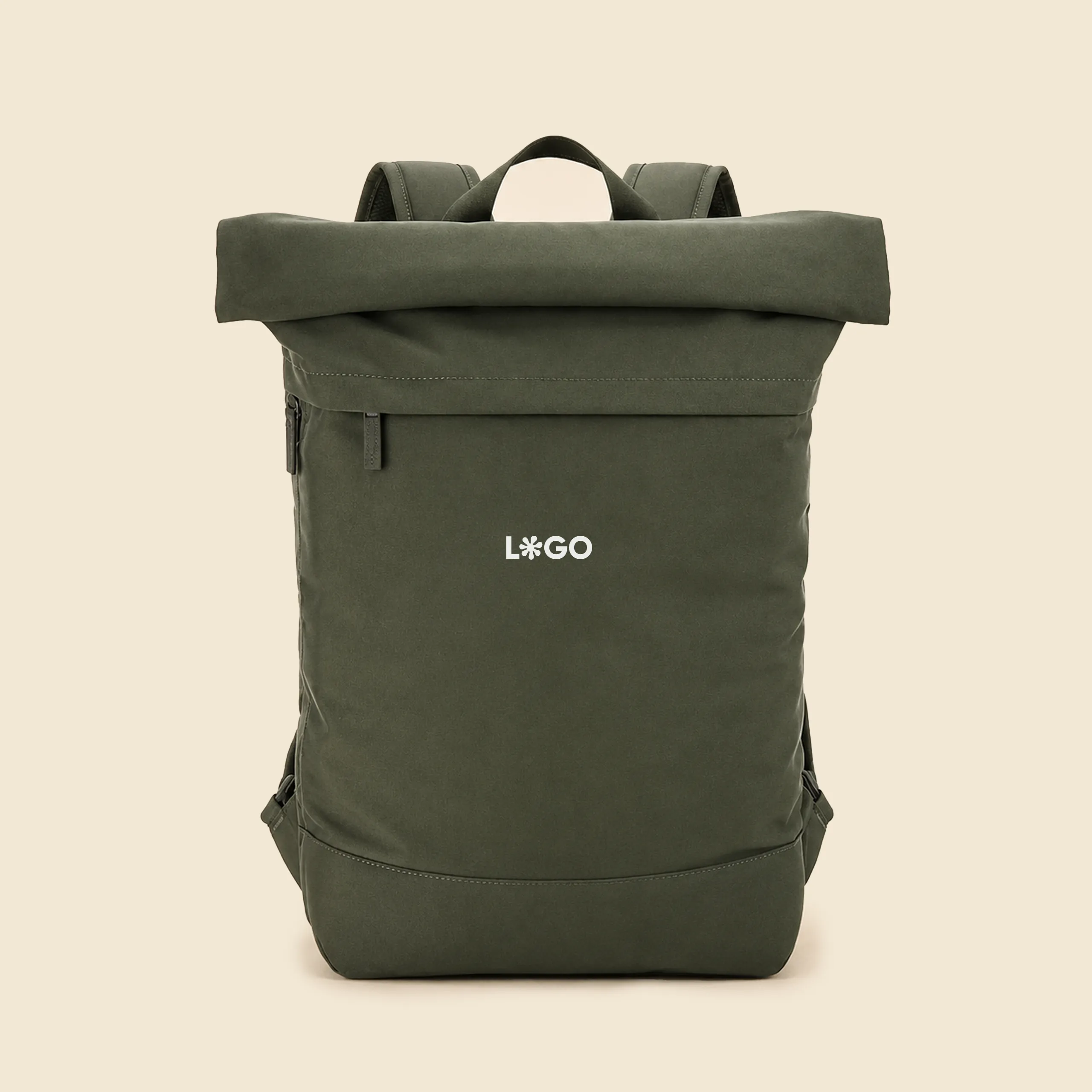 Recycled urban backpack Mochila roll top personalizada verde a todo color sobre fondo beige