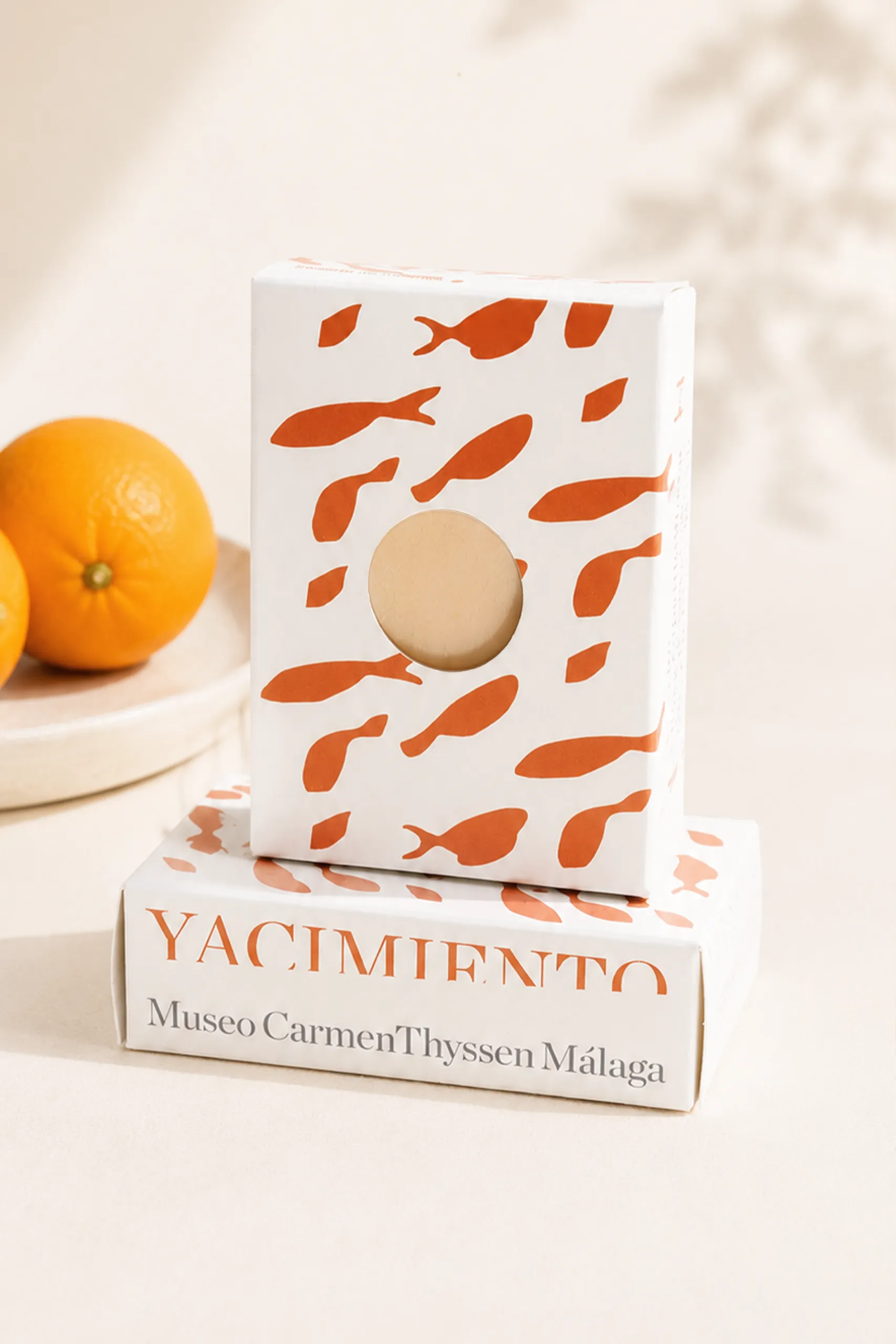 Dos jabones dentro de una caja personalizada para el Museo Thyssen de Málaga