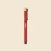 Roller de aluminio reciclado rojo, personalizado con la palabra LOGO en blanco