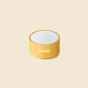 Altavoz con cuerpo de bambú en blanco con diseño personalizado a una tinta de LOGO.