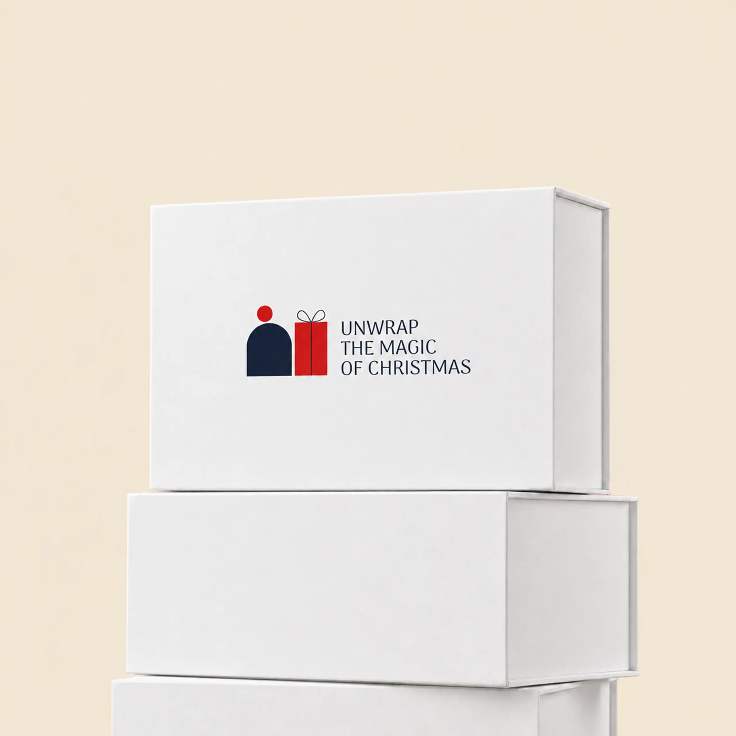 Cajas con cierre magnético de regalo blancas apiladas; la superior lleva una ilustración de figura y regalo rojo y el texto «Unwrap the magic of Christmas».